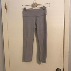 Lululemon Crop yoga pants light grey sz 4